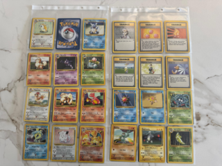 Zeldzame verzameling vintage Pokemon kaarten met o.a. 1999 Holo Chariz